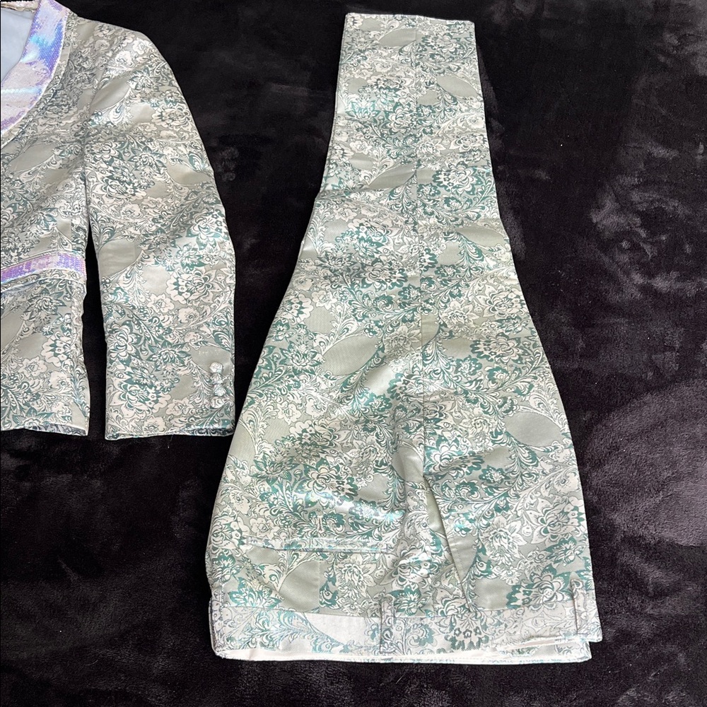 NWOT. Light Blue Brocade Shawl Collar Blazer and Trouser Set with bow tie.Men - Picture 4 of 16